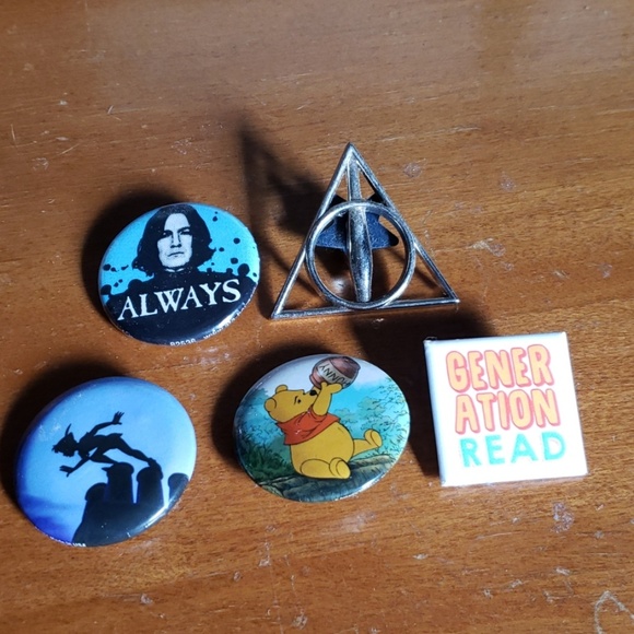 Accessories - Group of pins